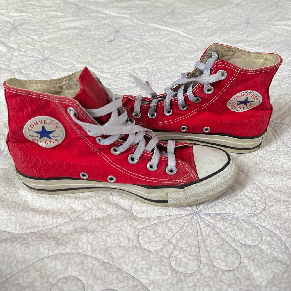 (SOLD) Red Hi-Top All Star Converse Chuck Taylor’s